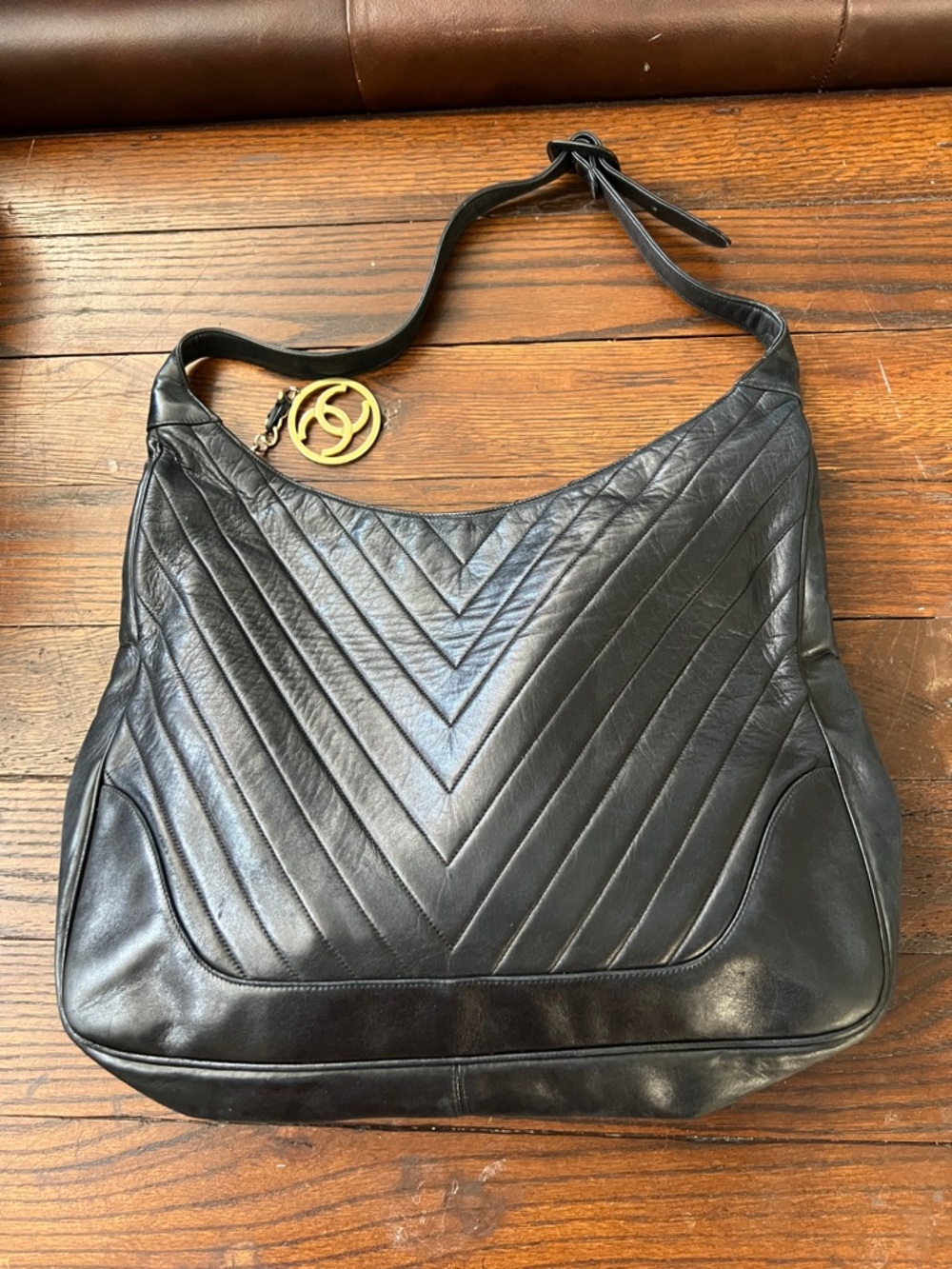 CHANEL CHEVRON VINTAGE TOTE HOBO BAG - Picture 6 of 13